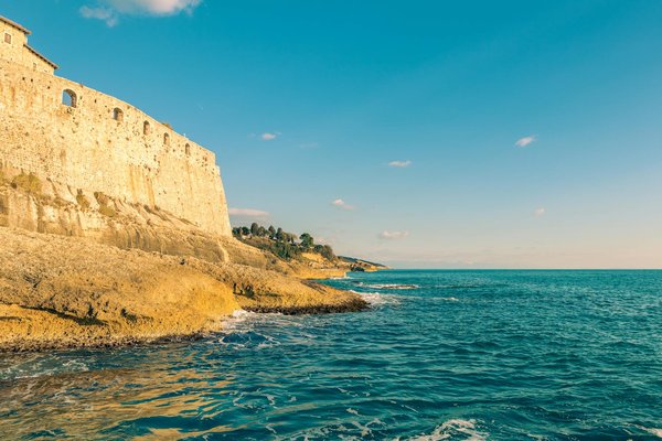Quels sont les meilleurs sentiers pour une randonnée dans les montagnes de l'Andorre?